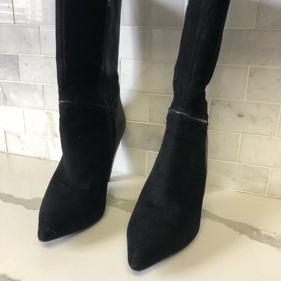 Le Chateau two tone cropped bootie - Picture 2 of 4